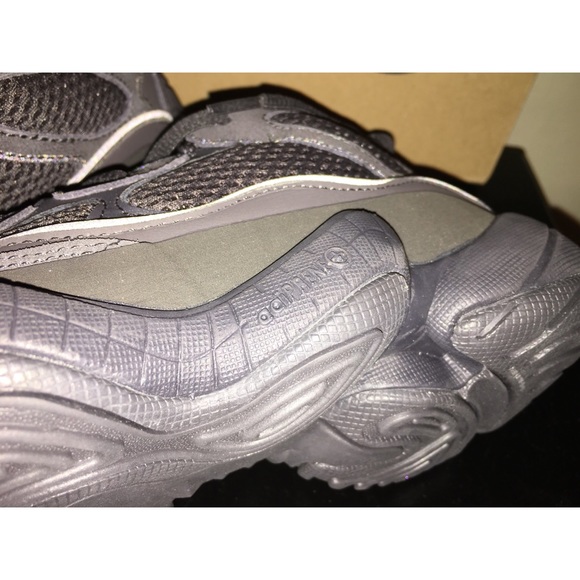 Yeezy  500 - Picture 8 of 8